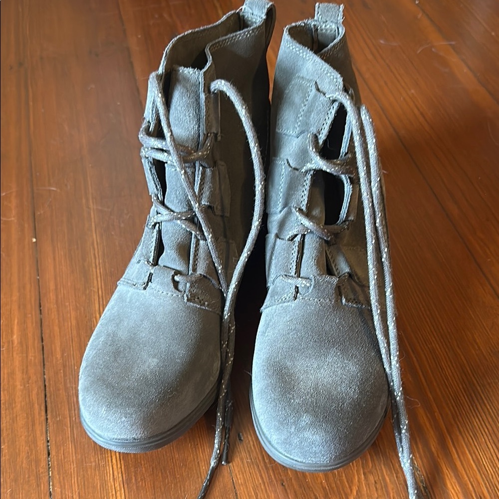 NWOT Ladies SOREL Suede Lace-Up Ankle Booties - Picture 4 of 7